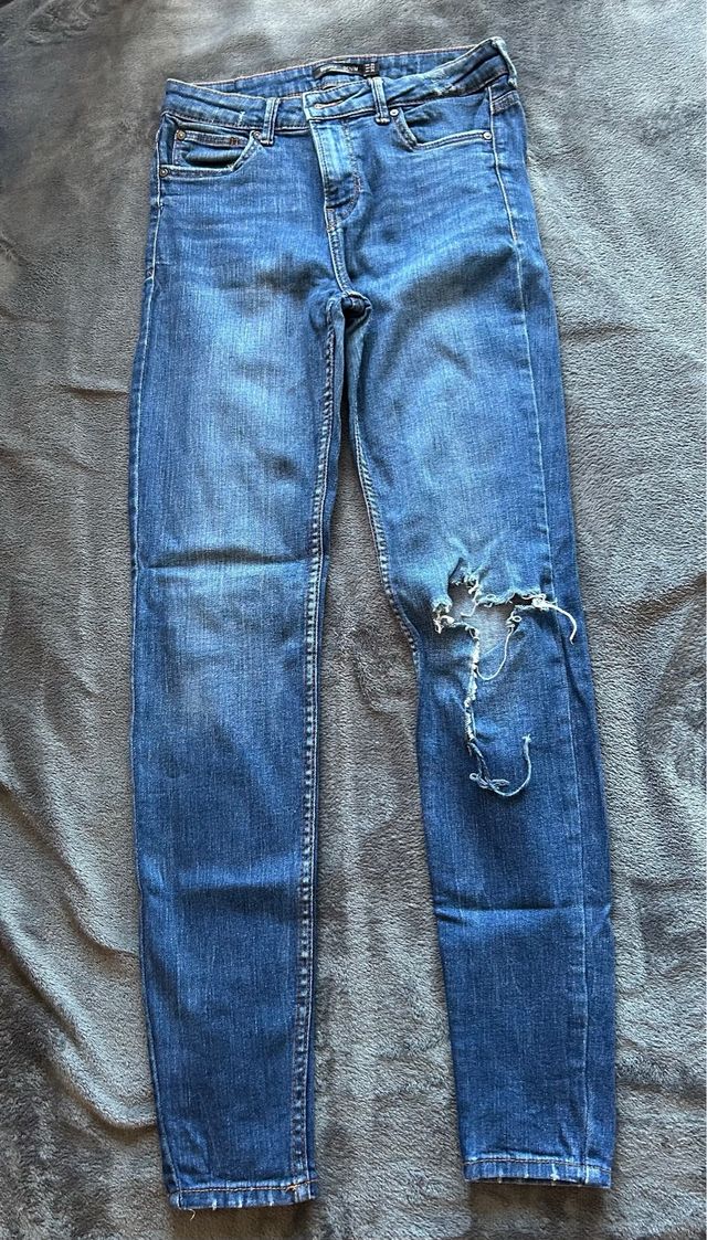 Pantalón vaquero Bershka azul desgastado