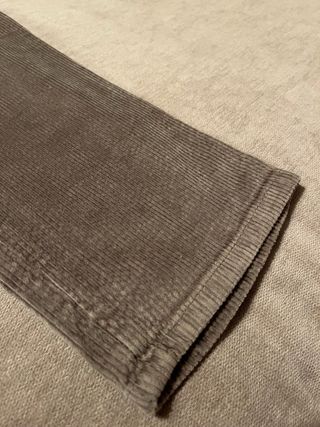 Pantalón pana marrón/gris. color tipo. 