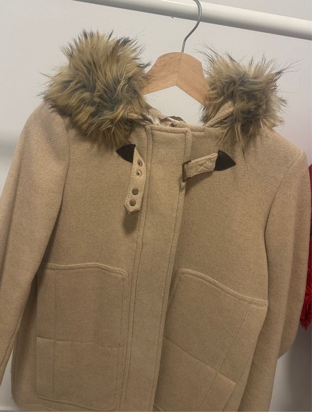 Abrigo paño beige con capucha y pelo