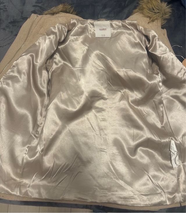 Abrigo paño beige con capucha y pelo