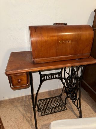 Máquina de coser Singer antigua