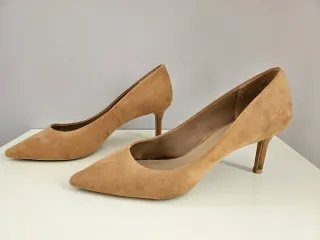 Zapatos de tacón beige ante