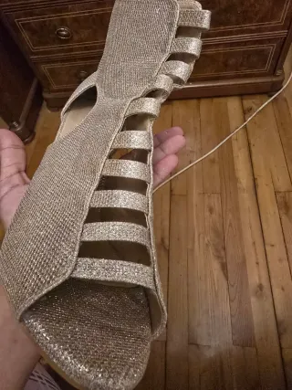 Sandalias tacón fino color champán