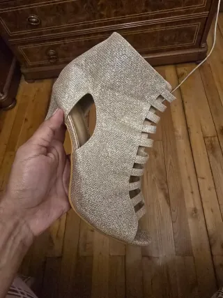 Sandalias tacón fino color champán