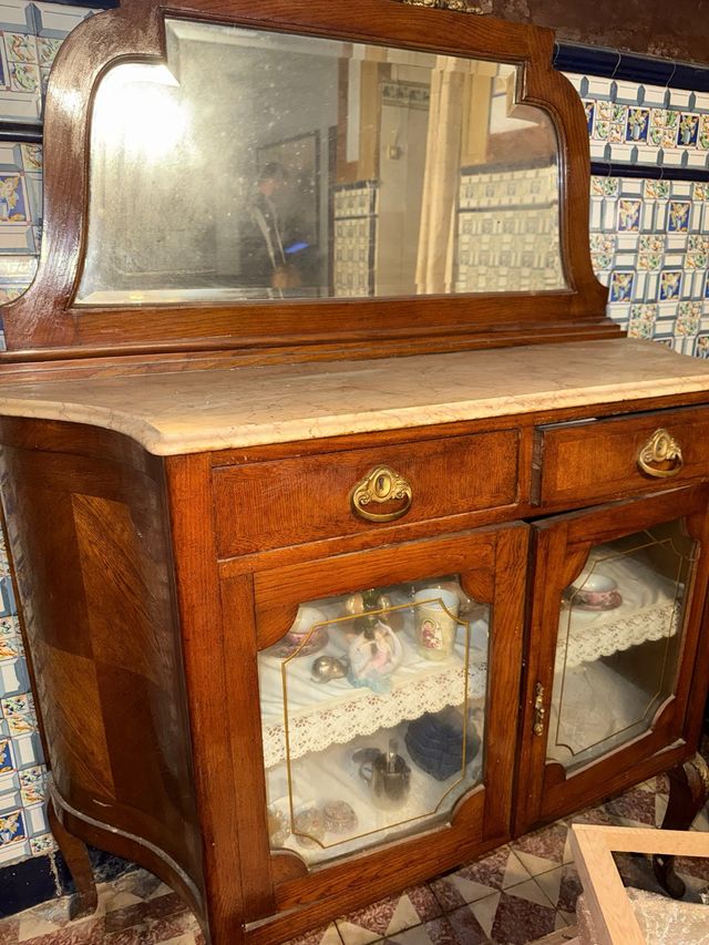 Mueble antiguo madera mármol y cristal