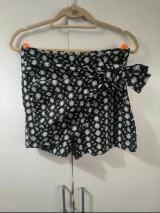 Pantalón corto Zara estampado floral 
