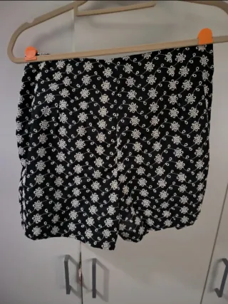Pantalón corto Zara estampado floral 