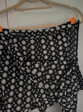 Pantalón corto Zara estampado floral 