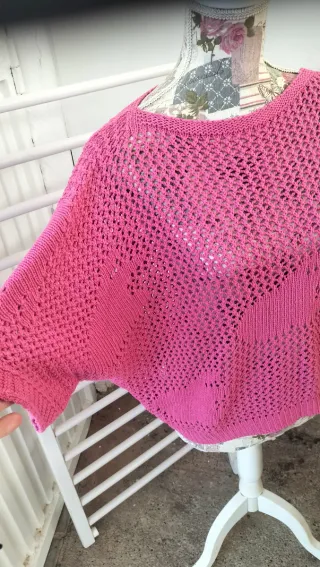 Jersey de punto calado con mangas acampanadas