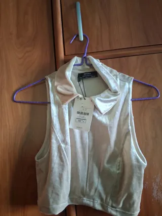 Top Bershka sin mangas color champán Talla S