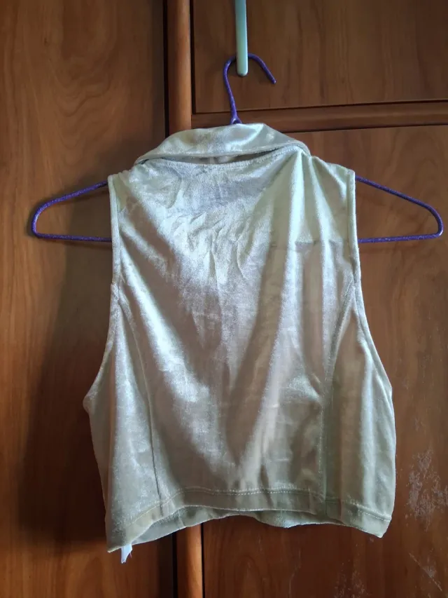 Top Bershka sin mangas color champán Talla S