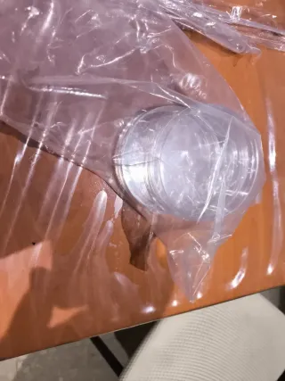Se venden 3 cajas de petri y 20 pipetas 