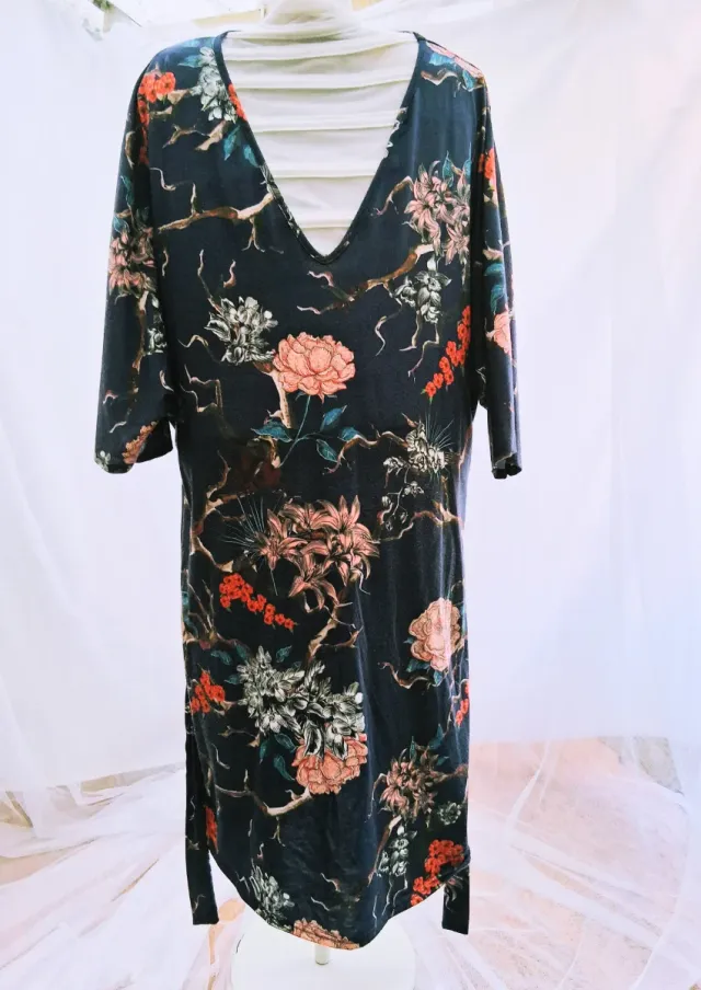Vestido Kimono estampado floral. 48 o 50. 