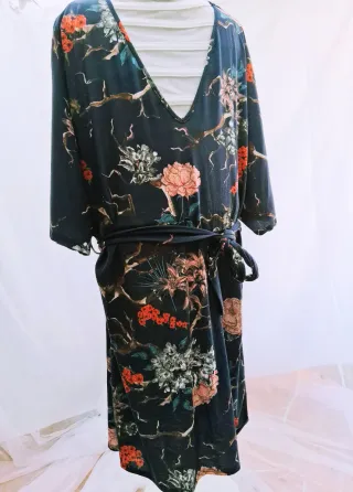 Vestido Kimono estampado floral. 48 o 50. 