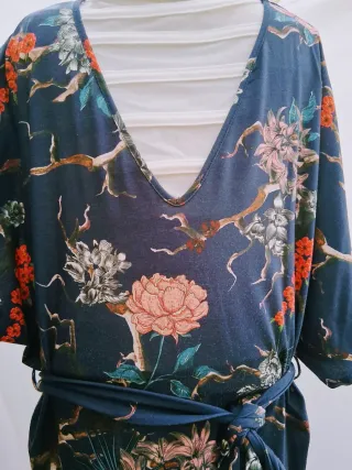Vestido Kimono estampado floral. 48 o 50. 