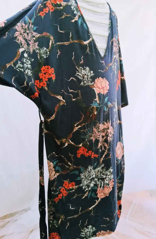 Vestido Kimono estampado floral. 48 o 50. 