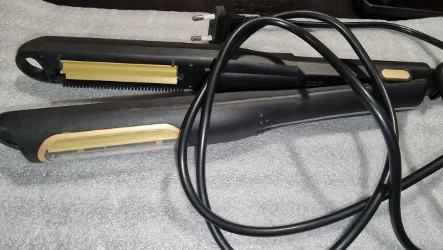 Plancha Onduladora Pelo Negra y Dorada