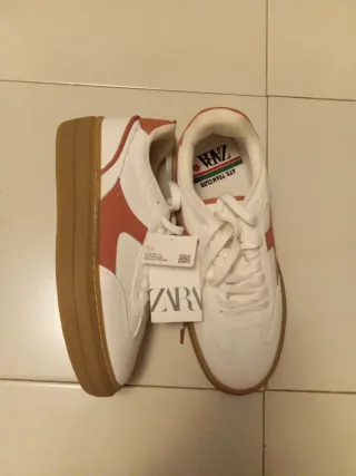 Zapatillas Zara Blancas y Rojas Talla 40