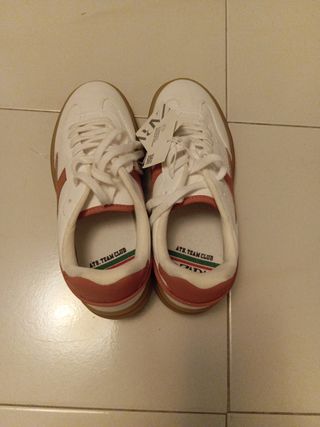 Zapatillas Zara Blancas y Rojas Talla 40