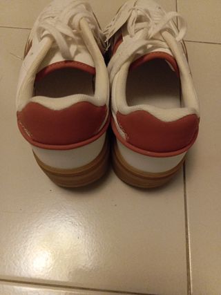 Zapatillas Zara Blancas y Rojas Talla 40