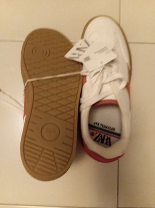 Zapatillas Zara Blancas y Rojas Talla 40