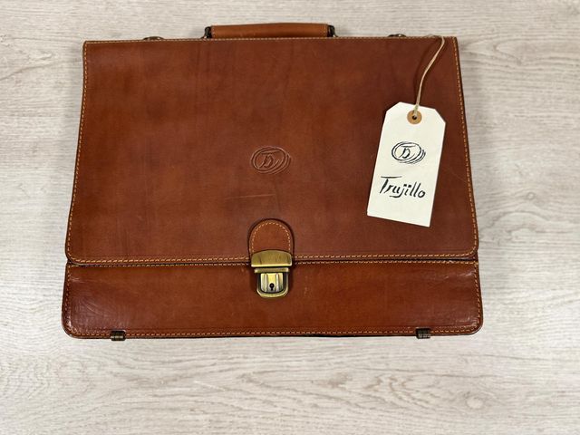 Maletín de piel marrón