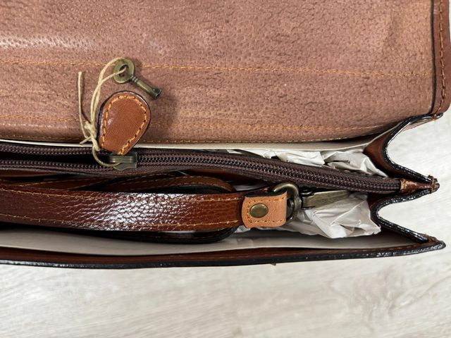 Maletín de piel marrón