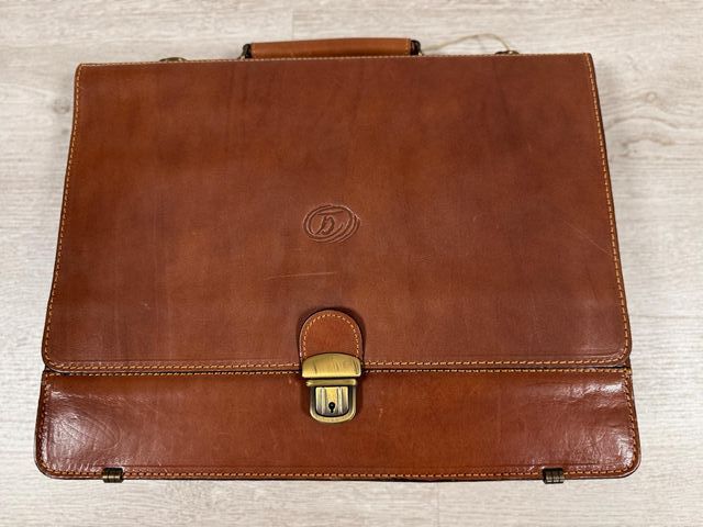 Maletín de piel marrón