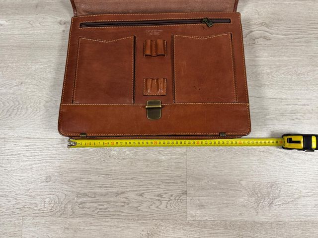 Maletín de piel marrón