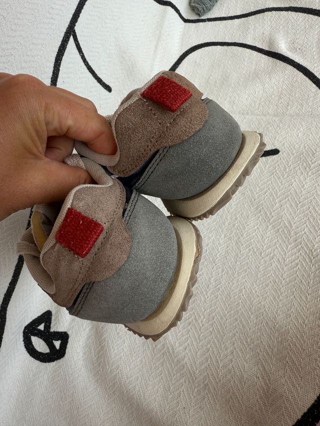 Zapatillas para niño Zara kids, talla 35, muy cómo