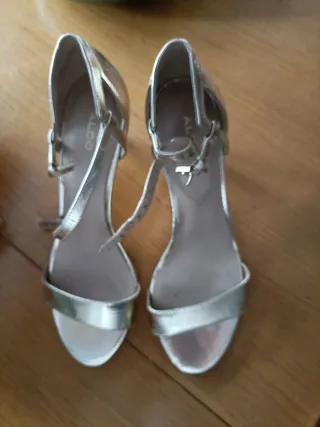 Sandalias doradas ALDO