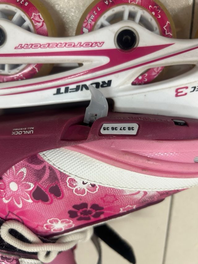 Patines en línea rosas con flores