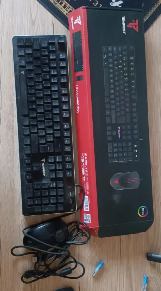 Teclado,Ratón y alfombra 
