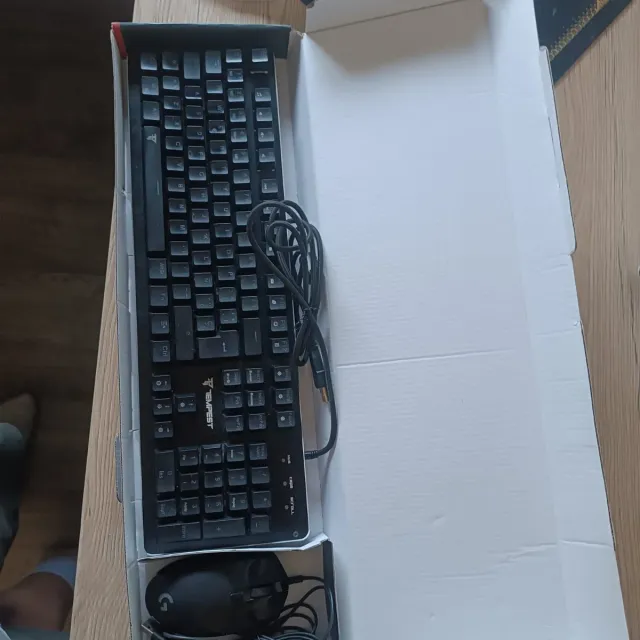 Teclado,Ratón y alfombra