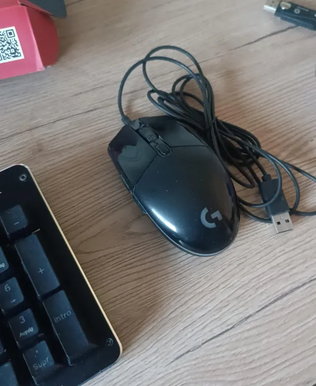 Teclado,Ratón y alfombra