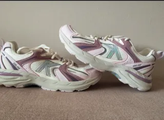 Zapatillas deportivas Kelme rosas y blancas