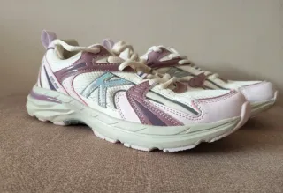 Zapatillas deportivas Kelme rosas y blancas