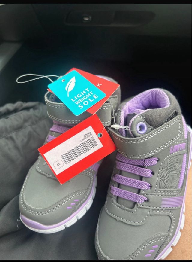 Zapatillas niña Talla 23 sin estrenar