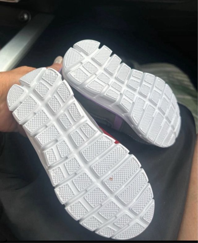 Zapatillas niña Talla 23 sin estrenar