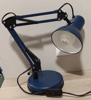 Lámpara de mesa azul articulada