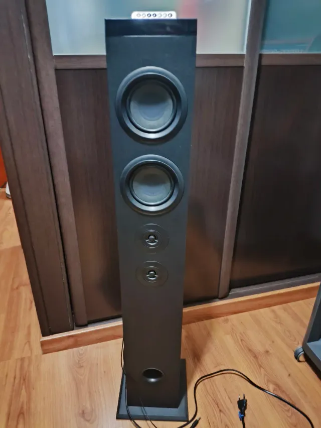 Torre de Sonido Avenzo Negra