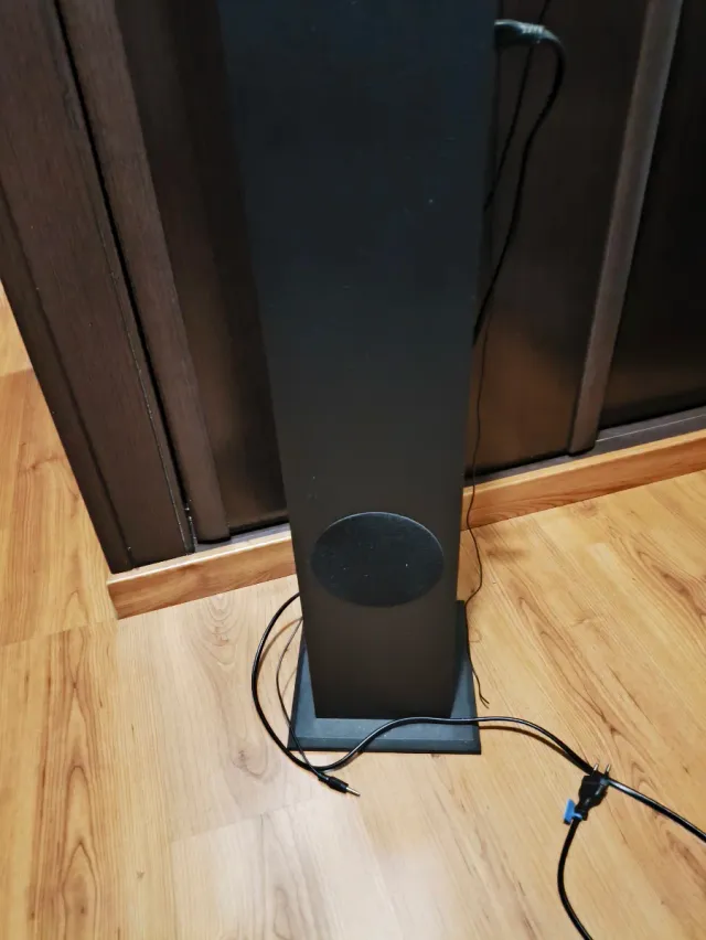 Torre de Sonido Avenzo Negra