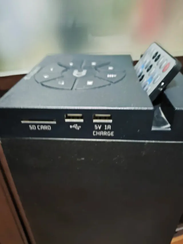 Torre de Sonido Avenzo Negra