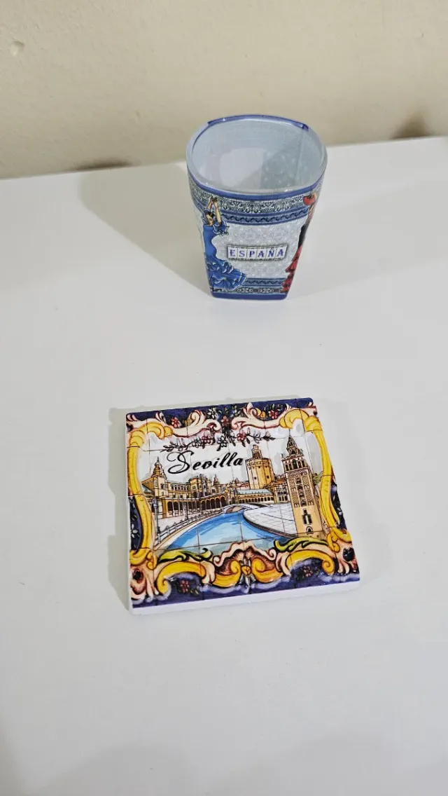Souvenir Sevilla: Imán y Vaso Chupito