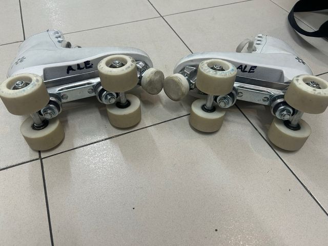 Patines de 4 ruedas blancos