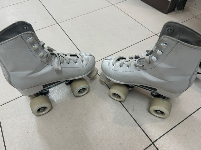 Patines de 4 ruedas blancos