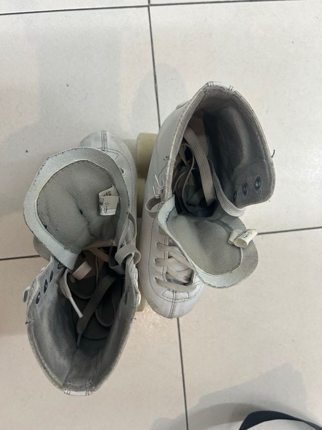 Patines de 4 ruedas blancos