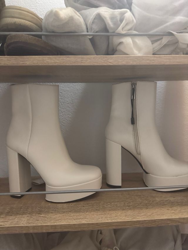 Tacones blancos plataforma y tacón grueso