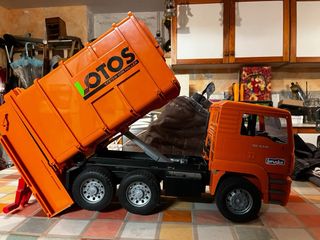 Camion spazzatura MAN Bruder giocattolo