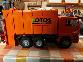 Camion spazzatura MAN Bruder giocattolo